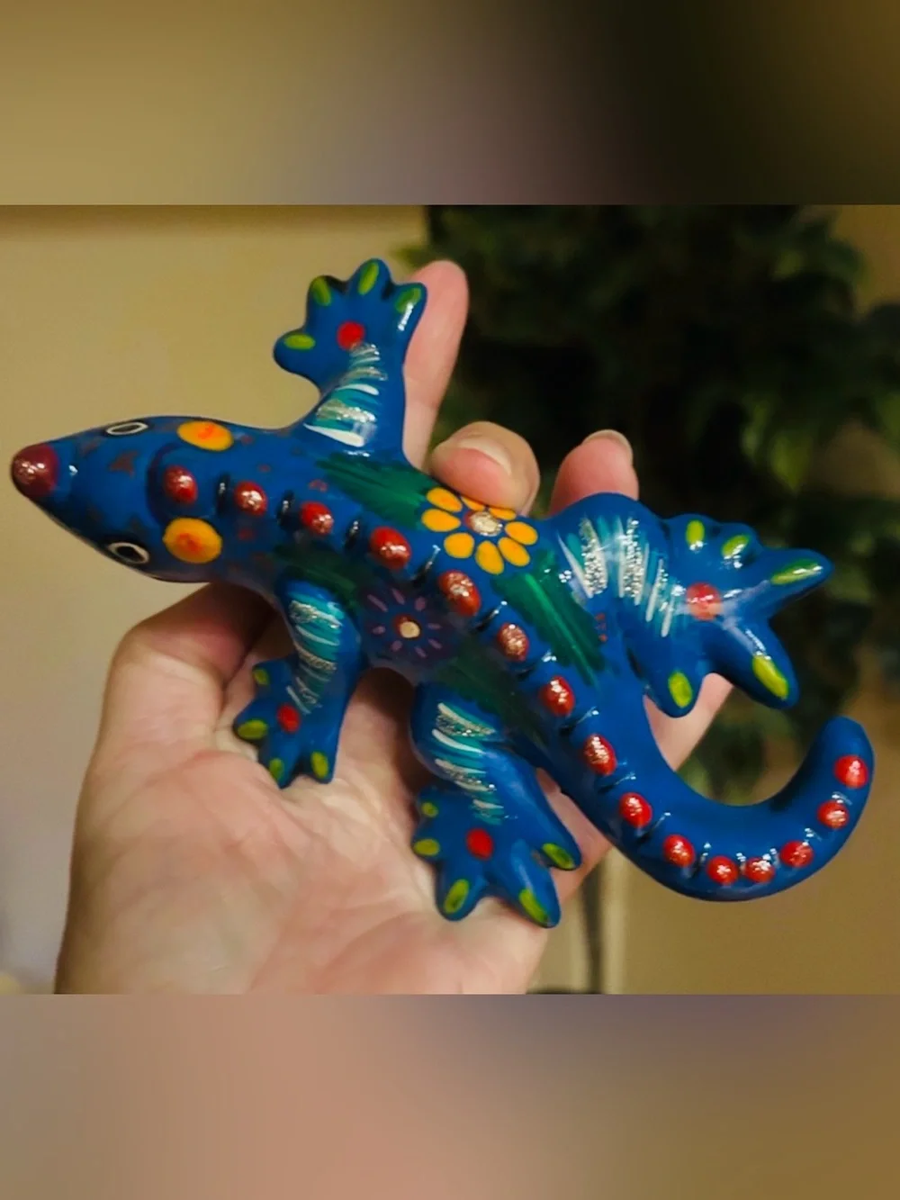 Hand-Painted Mexican Talavera Pottery Gecko Figurine.